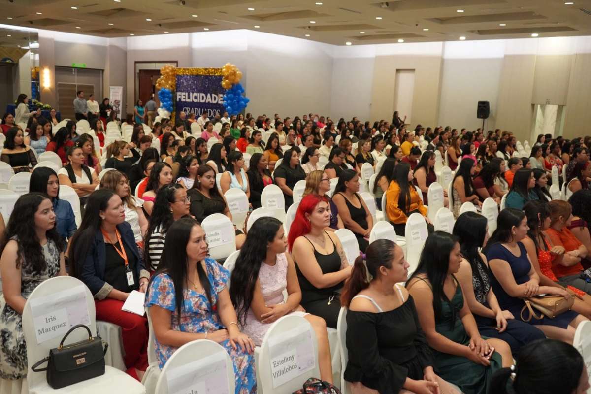 Gildan gradúa a casi 700 mujeres de su programa EMPODERA junto a World Vision Honduras