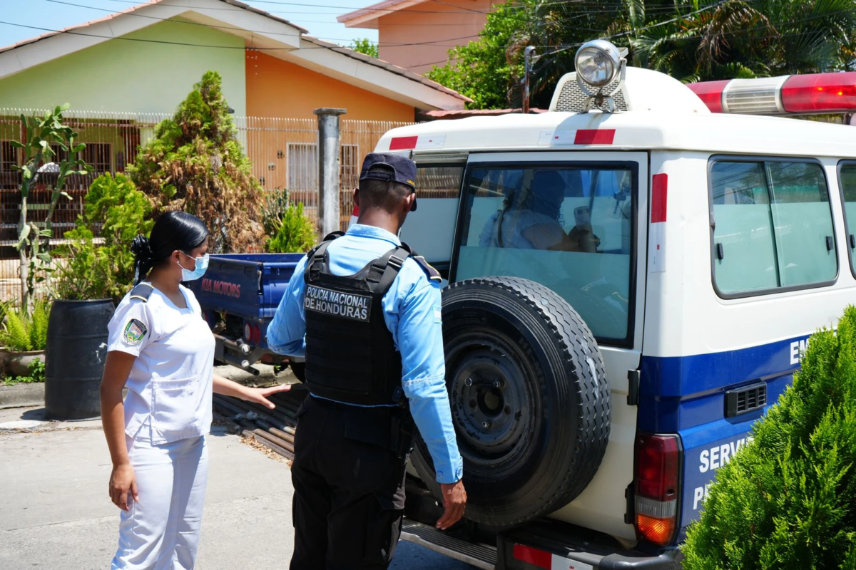 Trasladan a su vivienda a pasajera que sobrevivió en accidente aéreo en Roatán