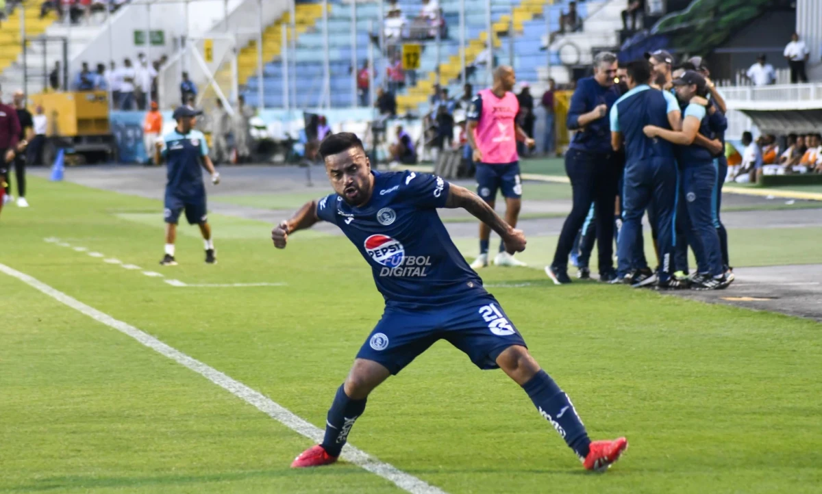Un «Droopy» desatado escarba en las «latas» del Olimpia