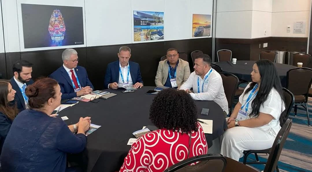IHT y «Royal Caribbean Cruiselines» fortalecen desarrollo sostenible de turismo en Roatán